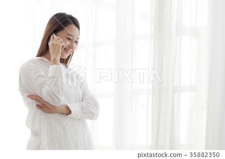 年輕的女人 年輕的女人 35882350
