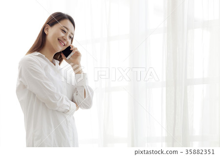 年輕的女人 年輕的女人 35882351