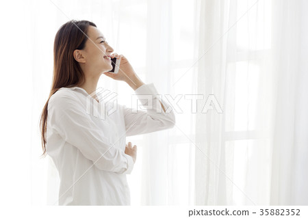 年輕的女人 年輕的女人 35882352