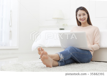 Young woman Young woman 35882391