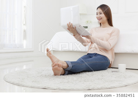 Young woman Young woman 35882451