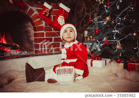 Christmas decorated fireplace 35885982