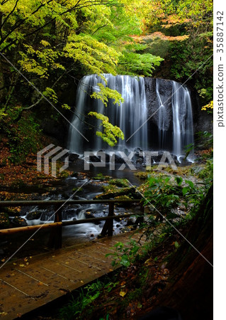 Tatsuzawafudo Falls 35887142