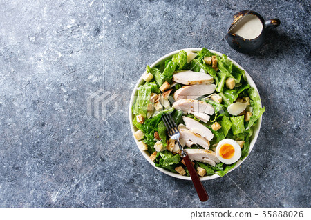 Classic Caesar salad 35888026