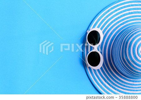 Blue hat and sunglasses 35888800