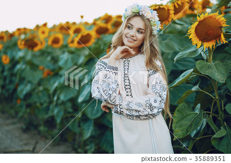 girl and sunflowers 35889351