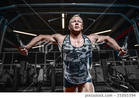 Brutal Caucasian bodybuilder training chest in gym 35893394