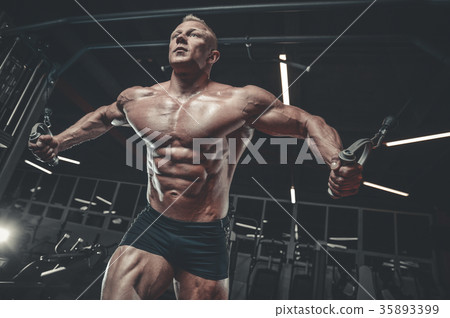 Brutal Caucasian bodybuilder training chest in gym 35893399