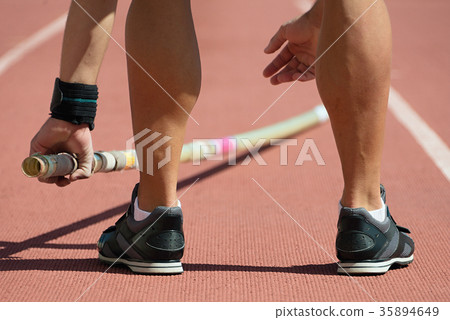 Pole vaulter prepares for jump 35894649