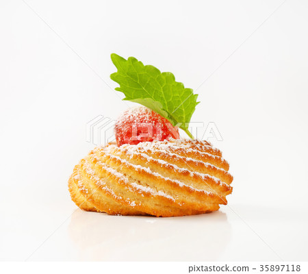 Traditional Sicilian almond cookie 35897118