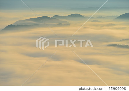 在Kukuto盆地的雲海 35904098