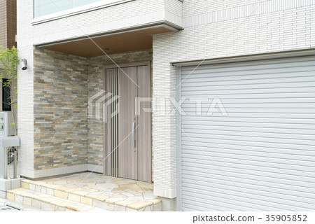Housing Entrance Entrance with shutter garage 35905852