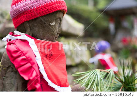 Konosan Okunoin hospital approach 35910143