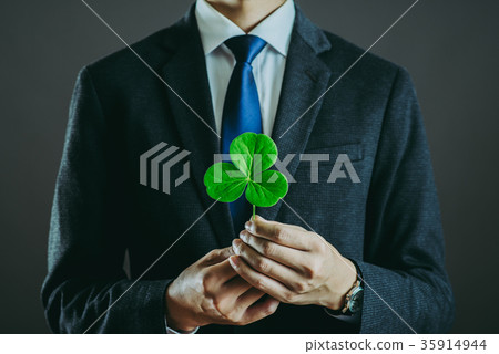 拿著植物的商人 35914944