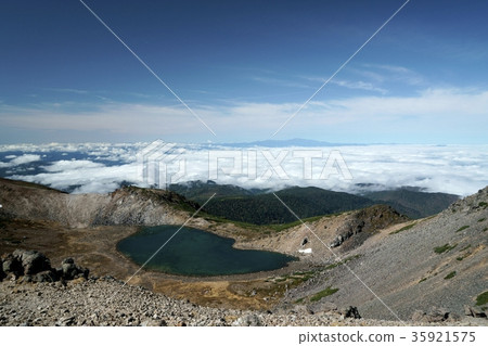 Norikura in October, Gongen Pond / Kengamine mountain climbing (shooting location: Norikura, Kengamine mountain trail) Norikura in October, Gongen Pond / Kengamine mountain climbing (shooting location: Norikura, Kengamine mountain trail) 35921575