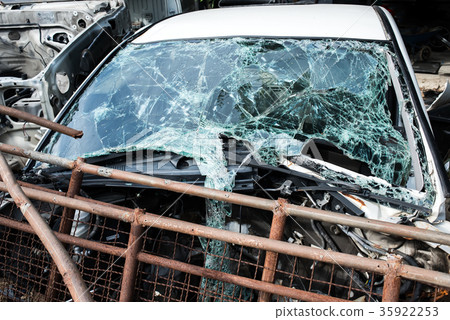 The crash whit broken front windscreen mirror. 35922253