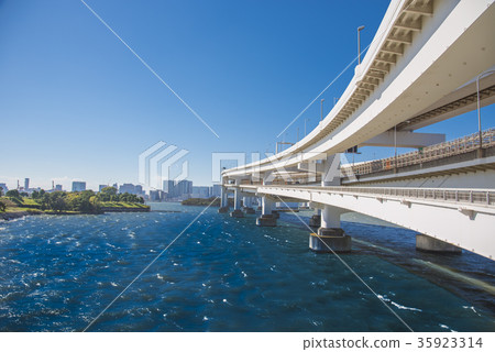 Rainbow Bridge Odaiba 35923314