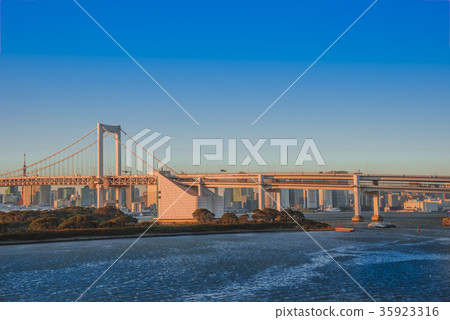 Rainbow Bridge Odaiba 35923316