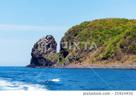 Shiretoko Peninsula (May cruise ship) Shiretoko Peninsula (May cruise ship) 35924450
