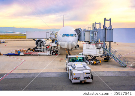 Airport ramp service for for a commercial plane 35927841