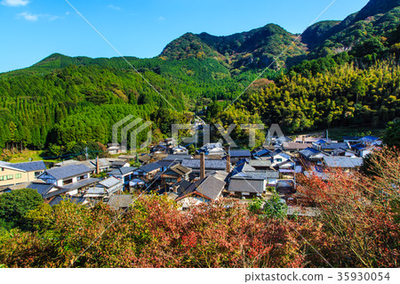Autumn leaves of Nabeshima shochu source Igami city of Saga Prefecture 35930054