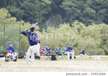 Good youth active in softball games 35931889