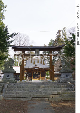 在Chinocho Tencho Shinto Torii的Shinshu Kamiina神社主要的神社是指定的城鎮文化財產。 在Chinocho Tencho Shinto Torii的Shinshu Kamiina神社主要的神社是指定的城鎮文化財產。 35932219