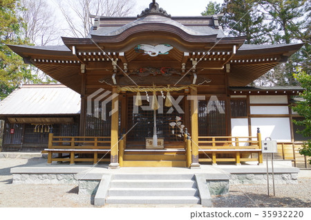 在Chinocho Tencho Shrine Haiten的Shinshu Kamiina神社主要的神社是指定的城鎮文化財產。 在Chinocho Tencho Shrine Haiten的Shinshu Kamiina神社主要的神社是指定的城鎮文化財產。 35932220