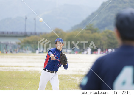 Good youth playing catch ball 35932714