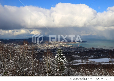 Otaru city area seen from the snow-free Masuyama Observatory Otaru city area seen from the snow-free Masuyama Observatory 35932792