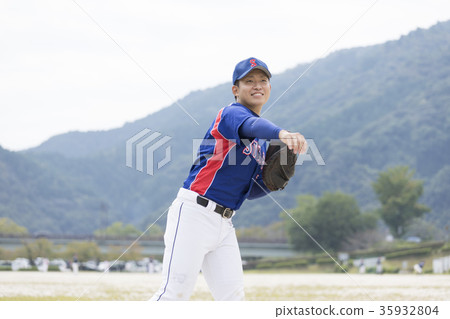 Good youth playing catch ball 35932804