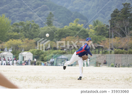 Good young man throwing in a beautiful pitching form 35933060