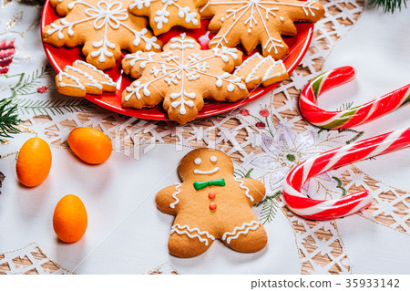 Christmas gingerbread cookies homemade  35933142