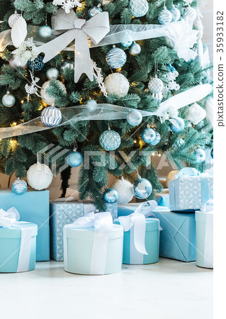 Christmas living room with a Christmas tree, gifts 35933182