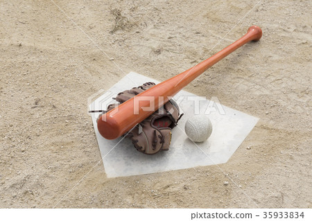 使用本壘的棒球圖像 35933834