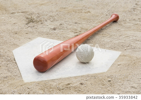 使用本壘的棒球圖像 35933842