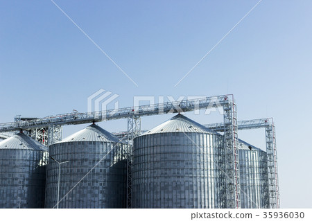Storage silos for agricultural cereal products. 35936030