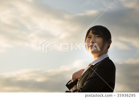 Female office worker 35936295