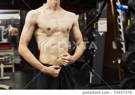 sports gym  35937379