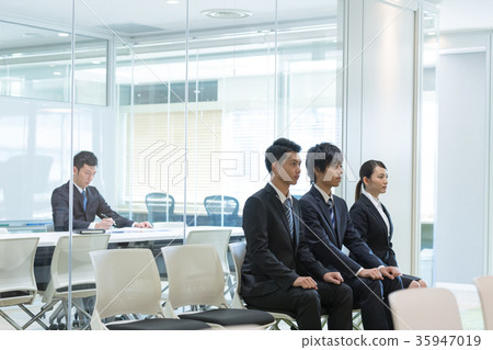 Interviews, company briefings, new graduates, freshmen, college students 35947019