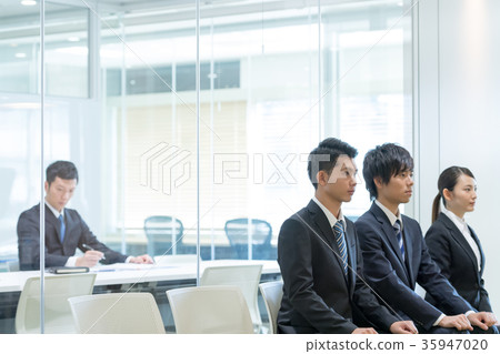 Interviews, company briefings, new graduates, freshmen, college students 35947020