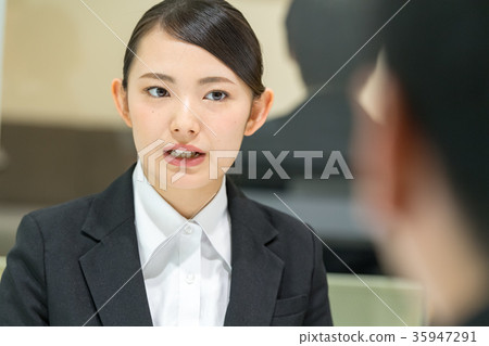 Interviews, company briefings, new graduates, freshmen, college students Interviews, company briefings, new graduates, freshmen, college students 35947291