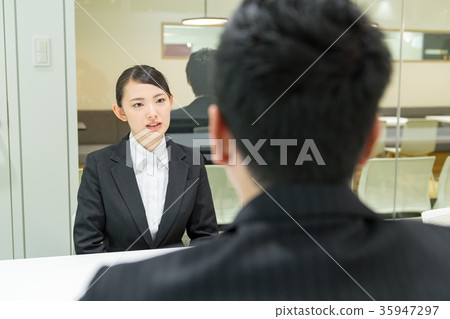 Interviews, company briefings, new graduates, freshmen, college students 35947297