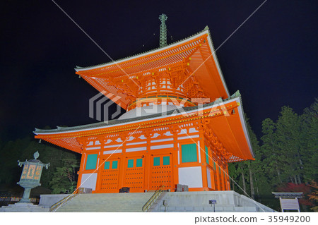 [Night view of Mt. Takano Danjo, Nemoto Otoko] Takano-yama, Kouno-cho, Ito-gun, Wakayama Prefecture 35949200