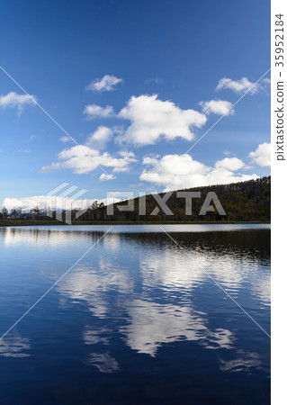 Blue lake surface 35952184