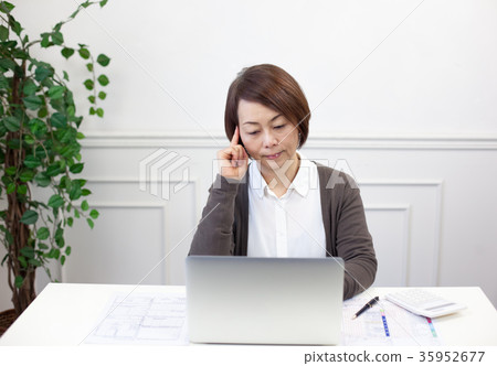 報稅女人 報稅女人 35952677