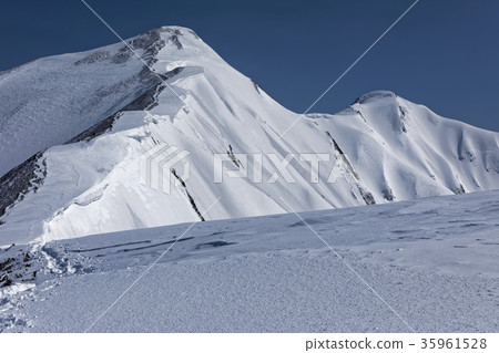 Northern Alps, Kashima-Kashigatake, viewed from Nunobikiyama Northern Alps, Kashima-Kashigatake, viewed from Nunobikiyama 35961528