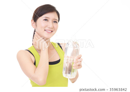 woman hydrating 35963842