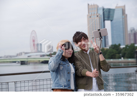 Men and women who take a selfie on a date Men and women who take a selfie on a date 35967302
