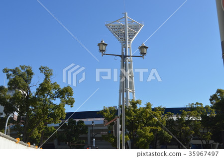 哈馬之星的照明和城市的路燈重疊 哈馬之星的照明和城市的路燈重疊 35967497